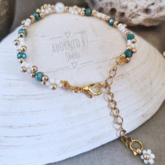 Floral Daisy Beaded Handmade Bracelet, Minimalist Stainless Steel Gold Accessory - Picture 4 of 9